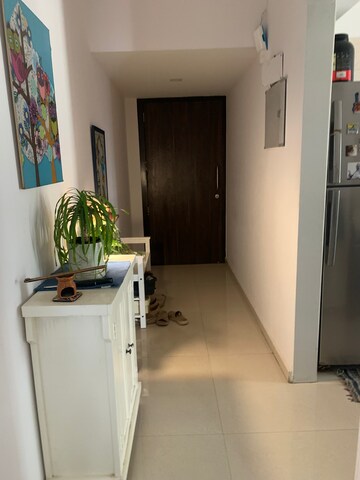 Team Area in 3 BHK Apartment at Khar West – for Rent