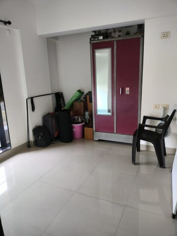 Room in Studio Apartment at Haware Dahlia, Kasarvadavali – for Rent