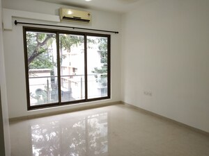 Room in 3 BHK Apartment at Ashmita Apartments, Khar West – for Sale