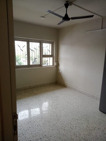 Room in 3 BHK Apartment at Rameshwar CHS Santacruz, Santacruz West – for Rent