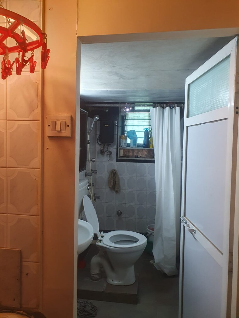 Bathroom, rameshwar-chs-santacruz 3 Bedroom 1600 Sq.Ft. Apartment In Santacruz West Mumbai 9533846