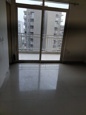 Room in 3 BHK Apartment at Conscient Habitat 78, Sector 78 – for Rent