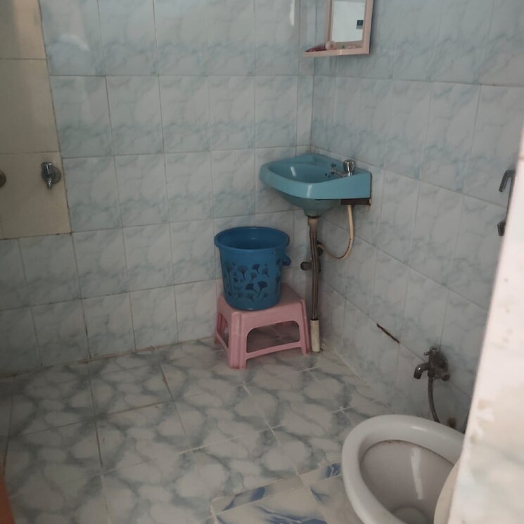 Bathroom, vineet khand Pg For Girls In Vineet Khand 9533863