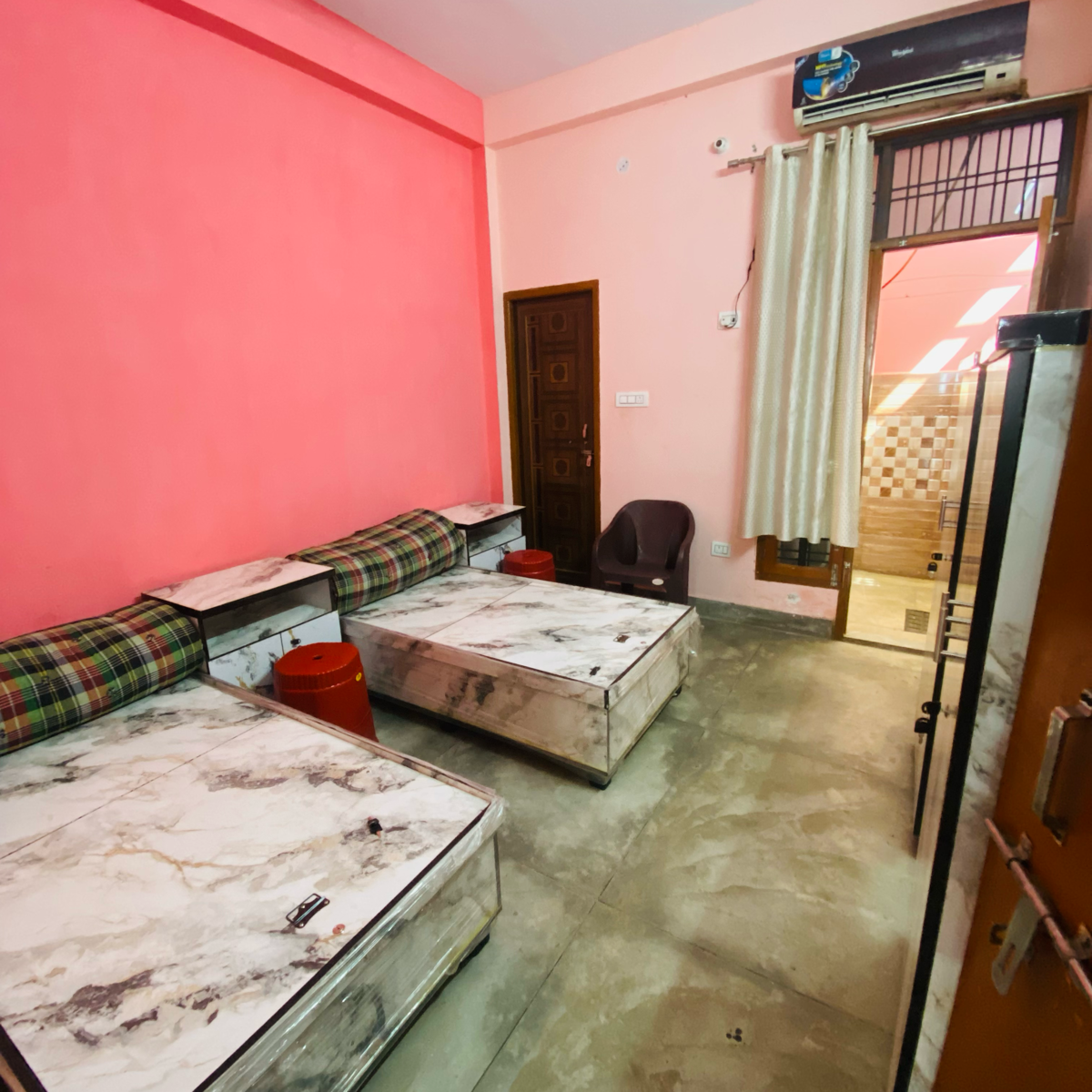 Pg For Rent in Girl  Indipendente Room