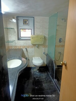 Team Area in 3 BHK Apartment at Santacruz West – for Rent