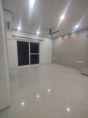 Room in 3 BHK Apartment at Rajapushpa Provincia, Narsingi – for Rent