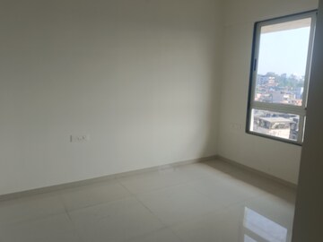 Room in 1.5 BHK Apartment at Ajmera Crosstown One, Kalyan West – for Rent