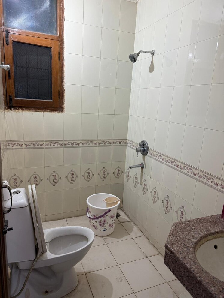 Bathroom, penta-homes 2 Bedroom 1300 Sq.Ft. Apartment In Vip Road Zirakpur 9533951