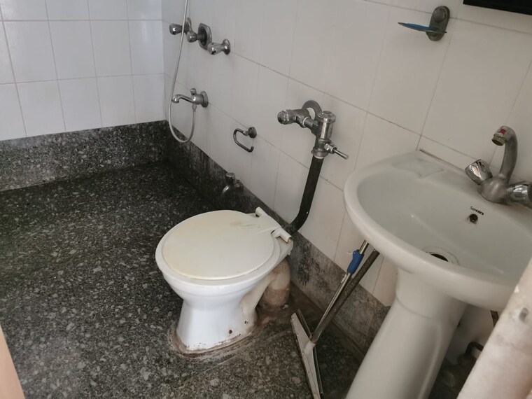 Bathroom, rizvi-rocky-hills 3 Bedroom 1480 Sq.Ft. Apartment In Bandra West Mumbai 9533956