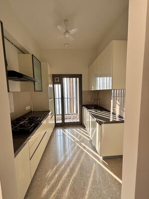 Building Lobby in 3 BHK Apartment at Piramal Mahalaxmi, Mahalaxmi – for Rent