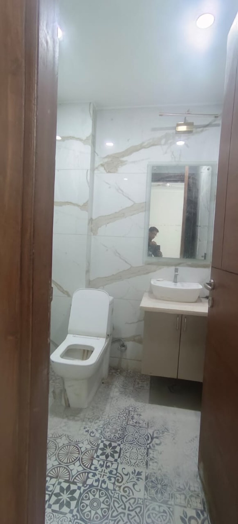 Bathroom, freedom fighters enclave 4 Bedroom 1800 Sq.Ft. Builder Floor In Freedom Fighters Enclave Delhi 9534011