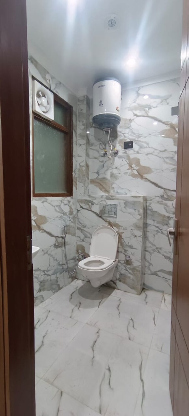 Bathroom, freedom fighters enclave 3 Bedroom 1250 Sq.Ft. Builder Floor In Freedom Fighters Enclave Delhi 9534017