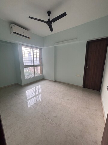 Room in 1 BHK Apartment at Lodha Amara, Kolshet Road – for Rent