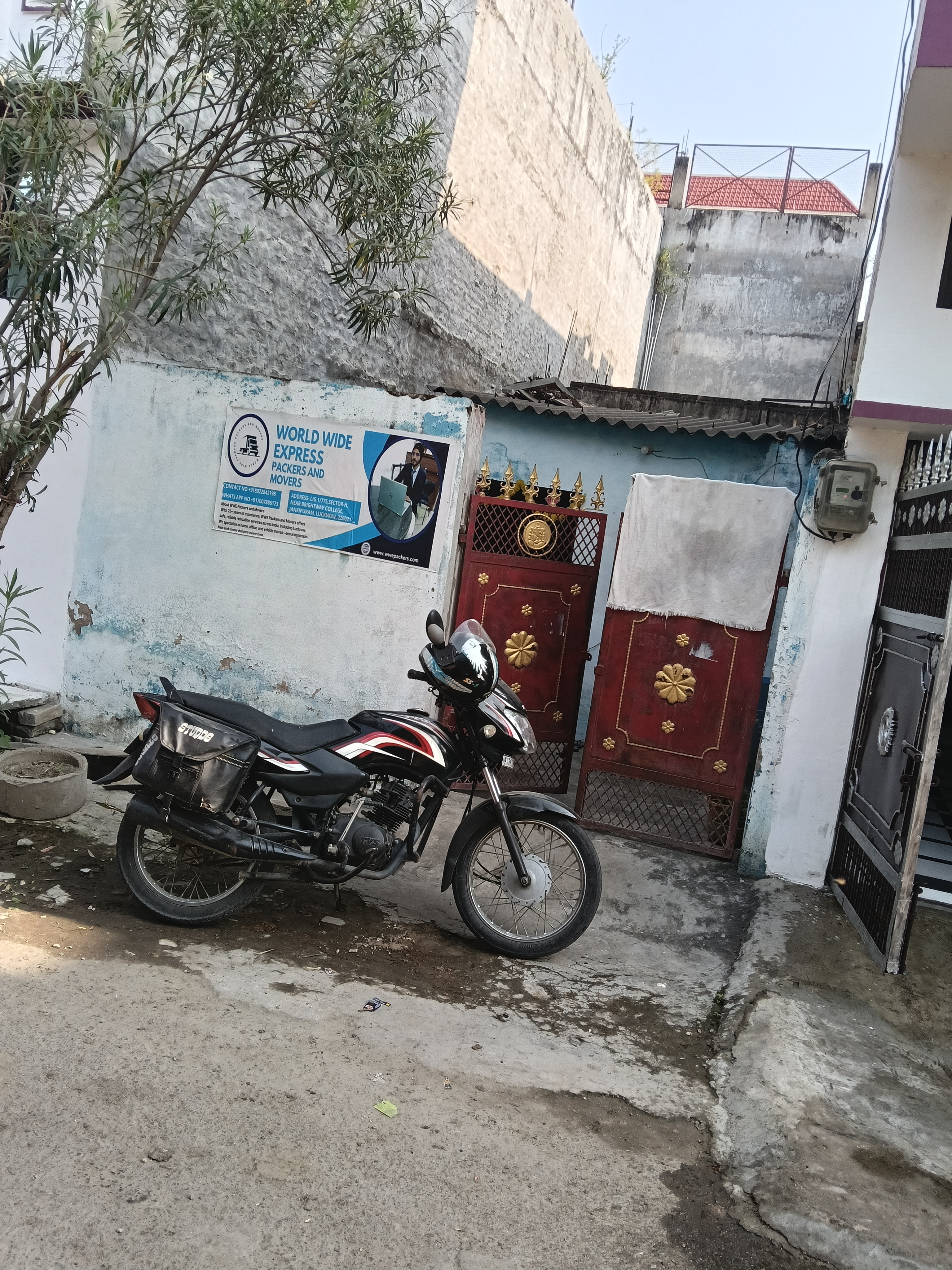 Plot For Sale in Jankipuram