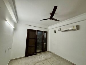Room in 3 BHK Independent House at Sector 4 – for Rent