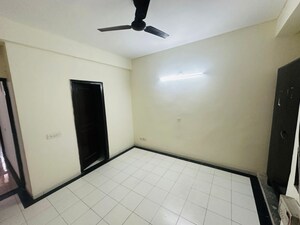 Room in 3 BHK Independent House at Sector 4 – for Rent