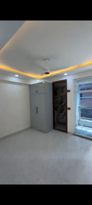 Room in 3 BHK Builder Floor at Ultima 107, Sector 104 – for Sale