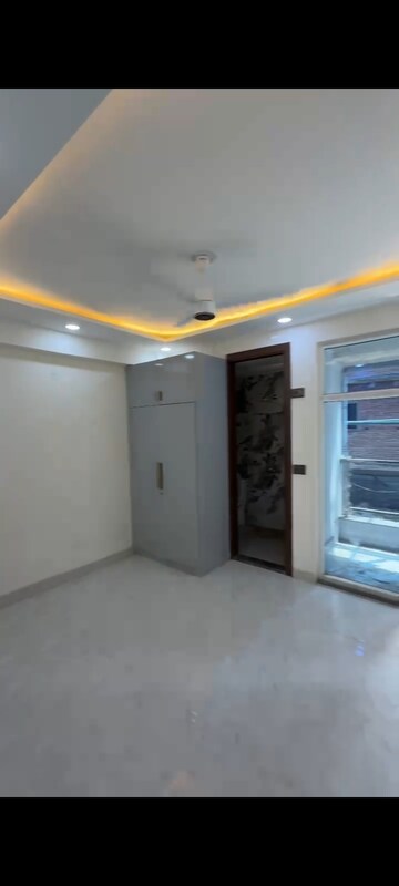 Room in 3 BHK Builder Floor at Ultima 107, Sector 104 – for Sale