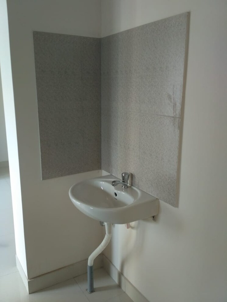 Bathroom, wakad 1 Bedroom 550 Sq.Ft. Apartment In Wakad Pune 9534142
