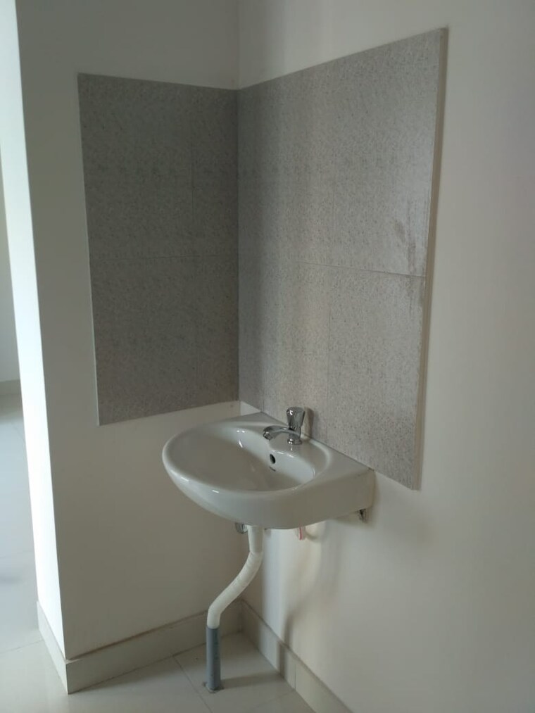 Bathroom, wakad 1 Bedroom 550 Sq.Ft. Apartment In Wakad Pune 9534142
