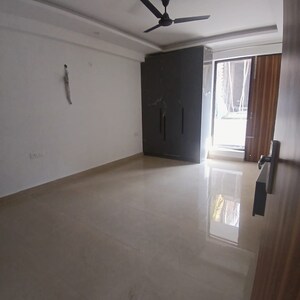 Room in 4 BHK Builder Floor at Sector 23 – for Rent