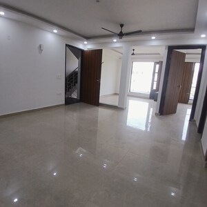 Room in 4 BHK Builder Floor at Sector 23 – for Rent