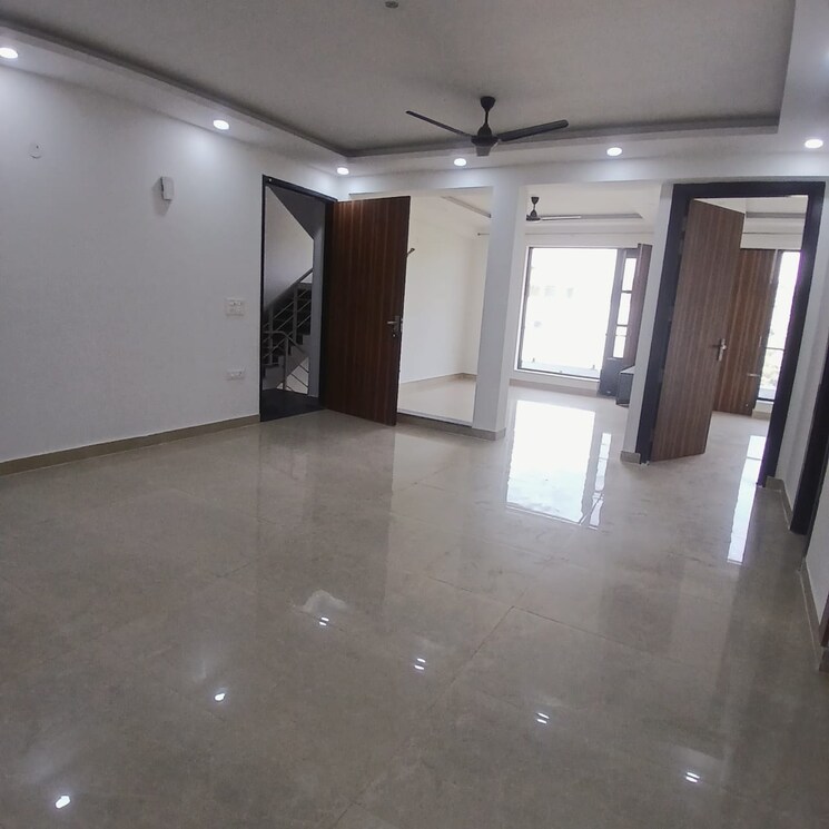 Room, sector 23 4 Bedroom 3800 Sq.Ft. Builder Floor In Sector 23 Gurgaon 9534153