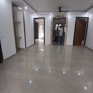 Room in 4 BHK Builder Floor at Sector 23 – for Rent