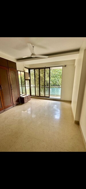 Room in 3 BHK Apartment at Casa Di Rosa, Bandra West – for Rent