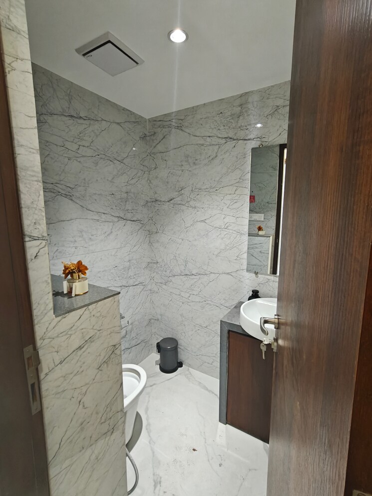 Bathroom, joy-legend 4 Bedroom 1962 Sq.Ft. Apartment In Khar West Mumbai 9534214