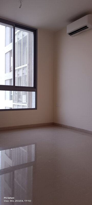 Room in 2 BHK Apartment at Runwal Eirene, Balkum Pada – for Rent