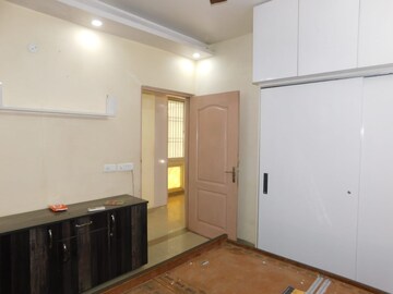 Room in 6+ BHK Apartment at Purvanchal Silver Estate, Sector 50 – for Sale