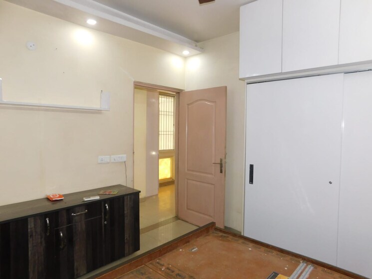 Room, purvanchal-silver-estate 6+ Bedroom 5300 Sq.Ft. Apartment In Sector 50 Noida 9534276