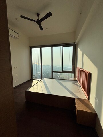 Room in 3 BHK Apartment at Piramal Mahalaxmi, Mahalaxmi – for Rent