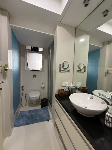 Team Area in 3 BHK Apartment at Lokhandwala Residency, Worli – for Rent