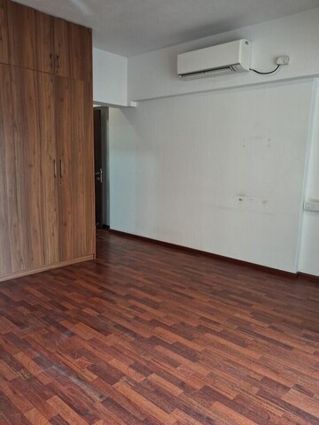 Room in 3 BHK Apartment at Prabhadevi CHS, Prabhadevi – for Rent