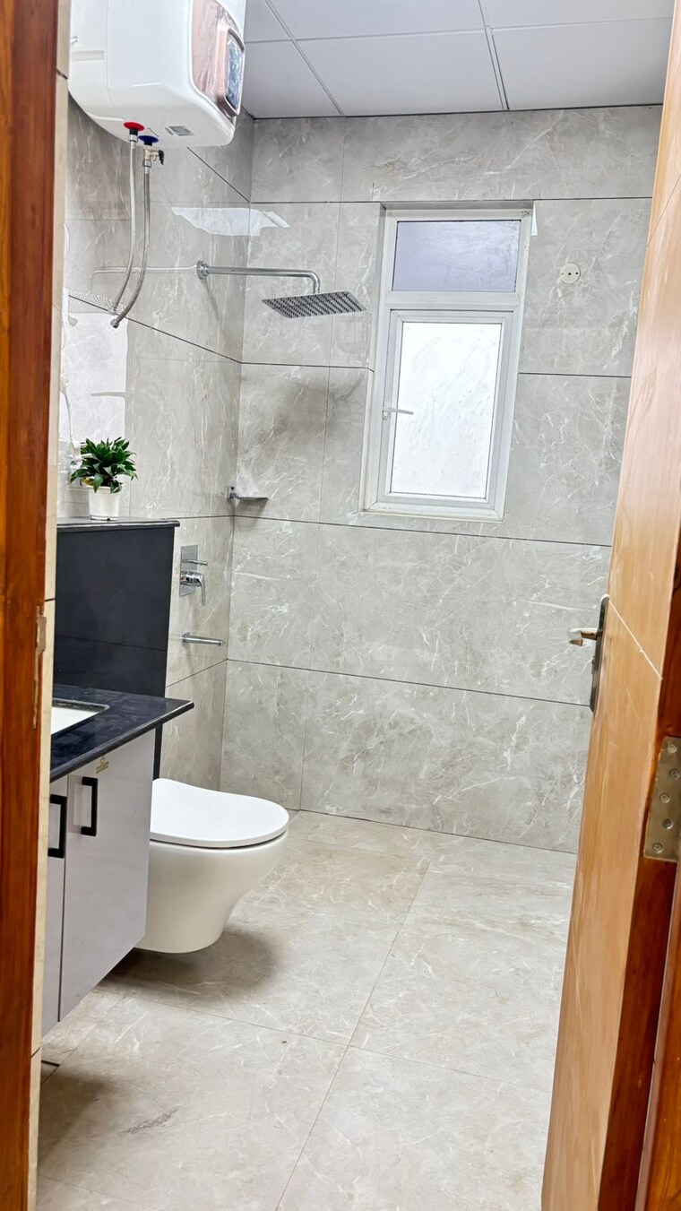 Attached Bathroom, amrapali-leisure-park 3 Bedroom 2125 Sq.Ft. Apartment In Amrapali Leisure Valley Greater Noida 9534328