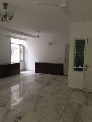 Room in 2 BHK Builder Floor at Sarvapriya Vihar – for Rent