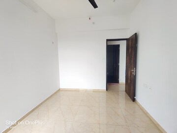 Room in 2 BHK Apartment at Rosa Manhattan, Ghodbunder Road – for Rent