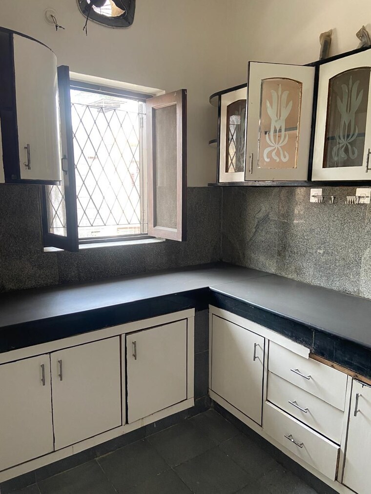 Kitchen, sarvodaya enclave 4 Bedroom 500 Sq.Yd. Builder Floor In Sarvodaya Enclave Delhi 9534343