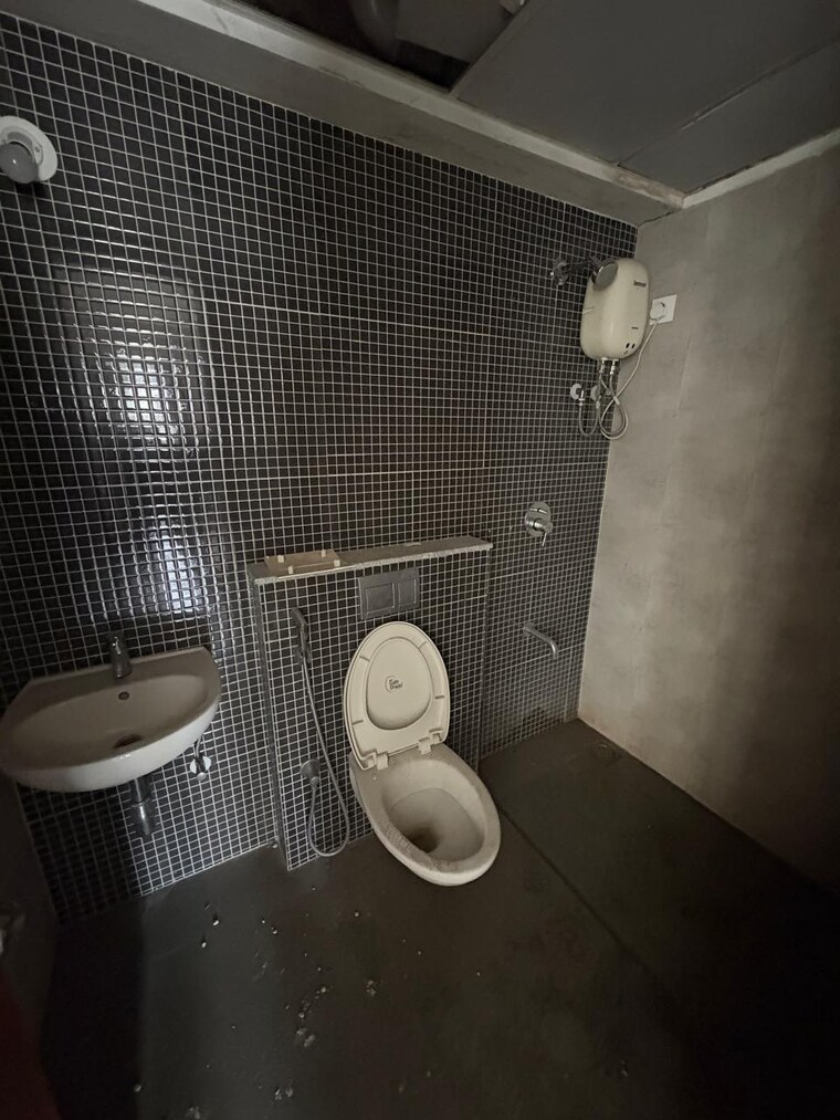 Bathroom, lodha-palava-downtown-dombivli-east 2 Bedroom 717 Sq.Ft. Apartment In Dombivli East Thane 9534365