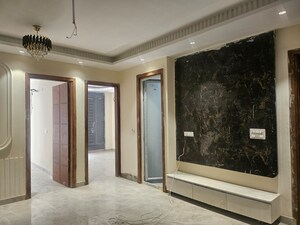 Building Lobby in 3 BHK Builder Floor at Essar Homes, Sainik Colony – for Sale