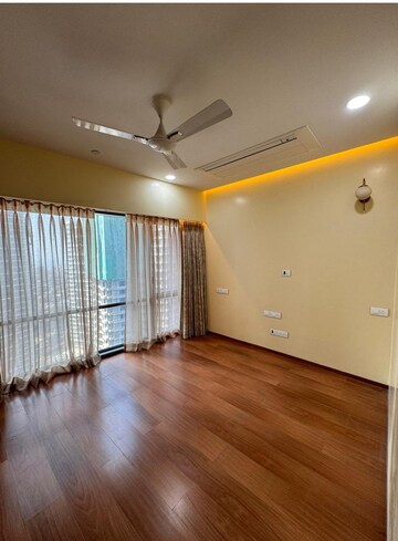 Room in 3 BHK Apartment at Lodha The Park, Worli – for Rent