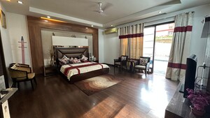Room in 4 BHK Apartment at Mahindra Luminare, Sector 59 – for Sale