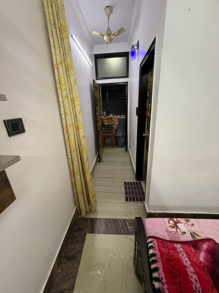 Room, rwa-shalimar-bagh-bk-1-block 2.5 Bedroom 900 Sq.Ft. Builder Floor In Shalimar Bagh Delhi 9534406