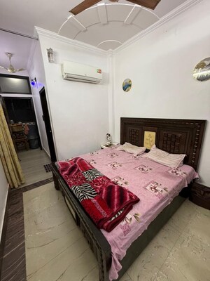 Bedroom in 2.5 BHK Builder Floor at RWA Shalimar Bagh BK-1 Block, Shalimar Bagh – for Sale