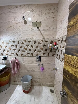 Bathroom in 2.5 BHK Builder Floor at RWA Shalimar Bagh BK-1 Block, Shalimar Bagh – for Sale