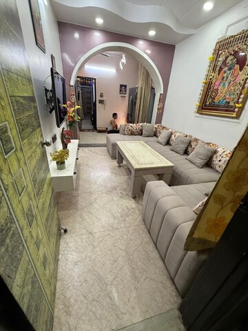 Living Room in 2.5 BHK Builder Floor at RWA Shalimar Bagh BK-1 Block, Shalimar Bagh – for Sale