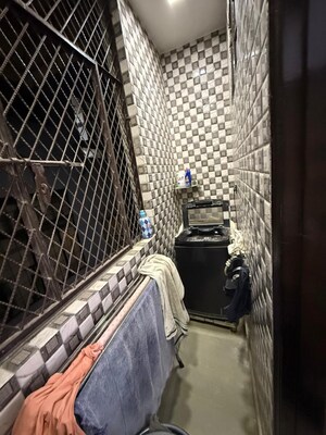 Balcony in 2.5 BHK Builder Floor at RWA Shalimar Bagh BK-1 Block, Shalimar Bagh – for Sale