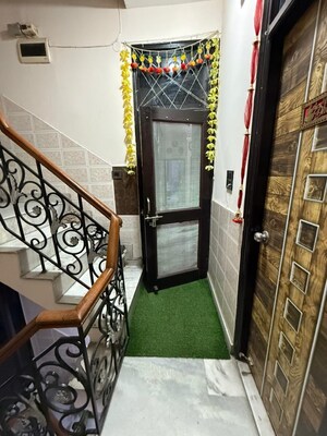 Staircase in 2.5 BHK Builder Floor at RWA Shalimar Bagh BK-1 Block, Shalimar Bagh – for Sale